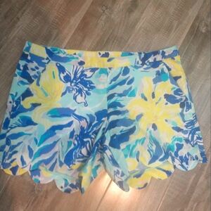 Lilly Pulitzer Ylang Ylang Love Scalloped Hem Side Zip Magnolia Shorts Size 2